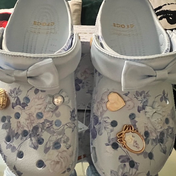 Love Shack Fancy Crocs - Picture 15 of 16